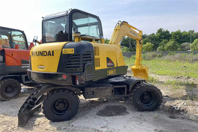 Hyundai 60w-7 Wheel excavator